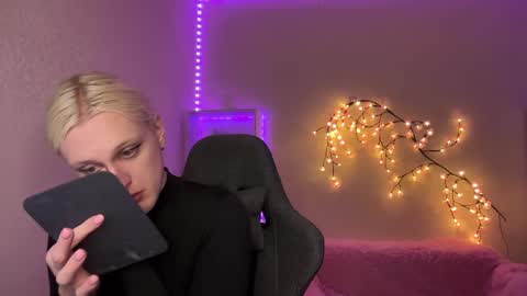 Amira online show from November 6, 10:27 am