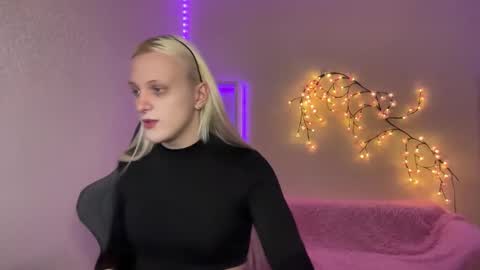 Amira online show from November 17, 9:04 am