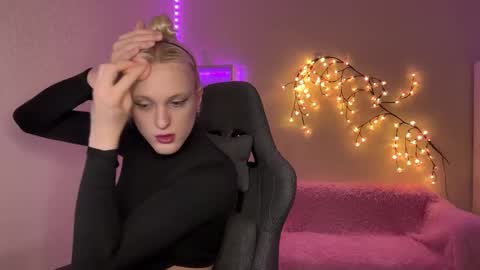 Amira online show from November 25, 9:31 am