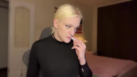 Amira online show from December 15, 9:13 am