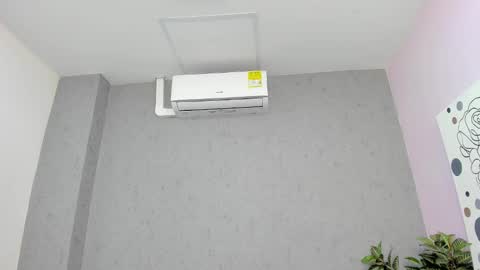 tiffany_mendez online show from December 17, 12:00 pm