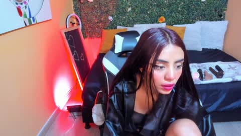 tiffany_sander online show from December 10, 7:37 am