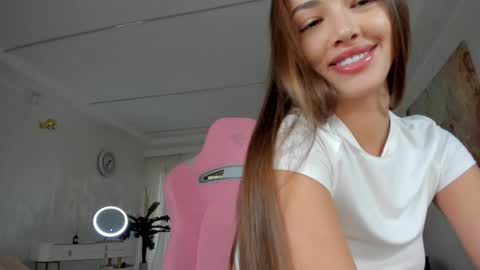 Tiffany Houston online show from February 3, 9:52 am