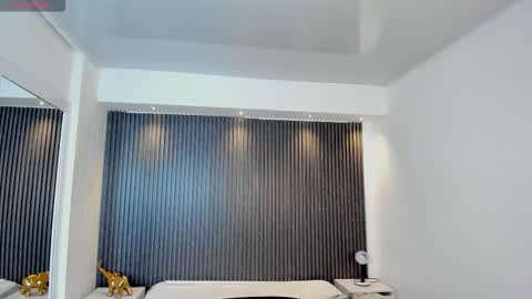 tiffanyhoustton online show from February 11, 11:48 am