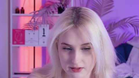 Snapshot of tiffanyjons chatting on February 15, 5:42 pm tiffanyjons online show from February 15, 5:42 pm