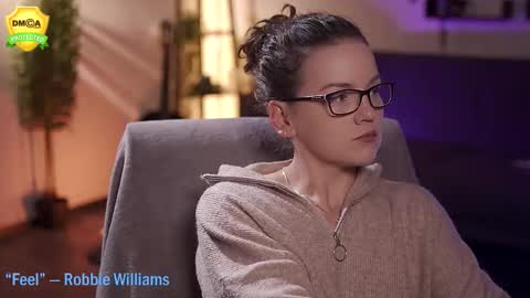 tiffanyriox online show from September 27, 12:15 am