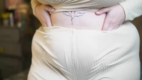 Snapshot of tiffanytrinity chatting on February 13, 2:18 am Tiffany online show from February 13, 2:18 am