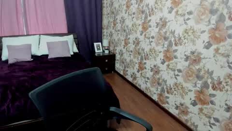 Snapshot of tiffanyyoun chatting on October 14, 10:38 am tiffanyyoun online show from October 14, 10:38 am