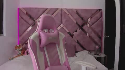 Ana online show from March 22, 5:49 pm