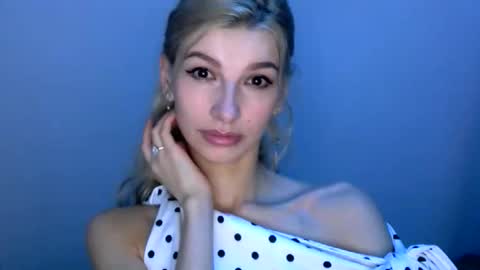 Snapshot of tigerblooood chatting on May 9, 9:42 pm Ask me online show from May 9, 9:42 pm