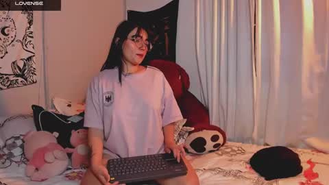 Snapshot of tigerlily__1 chatting on December 6, 11:57 pm Lilith online show from December 6, 11:57 pm