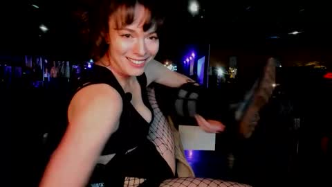 Snapshot of tiggerrosey chatting on November 8, 8:29 pm All my Links online show from November 8, 8:29 pm