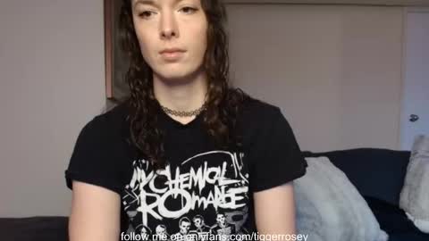 Snapshot of tiggerrosey chatting on February 13, 10:39 pm All my Links online show from February 13, 10:39 pm