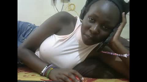 Snapshot of tight_pussie chatting on October 17, 8:06 am tight_pussie online show from October 17, 8:06 am