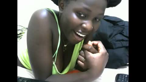 Snapshot of tight_pussie chatting on October 23, 5:33 pm tight_pussie online show from October 23, 5:33 pm