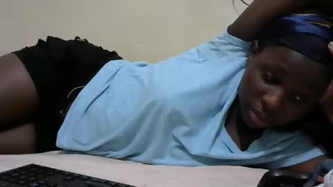 Snapshot of tight_pussie chatting on November 6, 9:59 pm tight_pussie online show from November 6, 9:59 pm