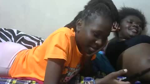 Snapshot of tight_pussie chatting on February 24, 9:24 pm tight_pussie online show from February 24, 9:24 pm