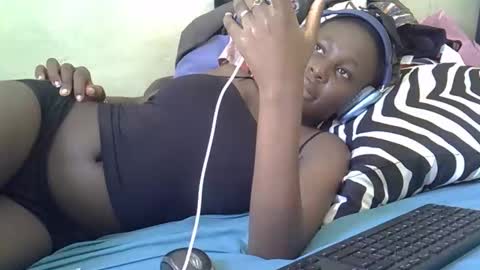Snapshot of tight_pussie chatting on March 12, 12:11 pm tight_pussie online show from March 12, 12:11 pm