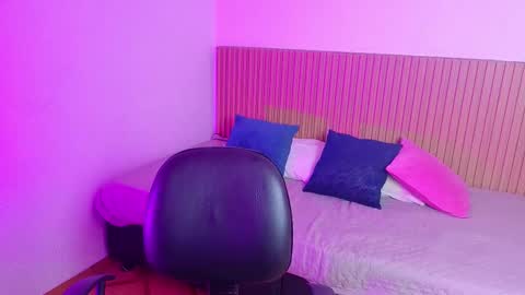 tiinajonus_ online show from February 11, 12:32 pm