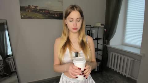 Snapshot of tilliecristello chatting on November 11, 8:36 am Elizabeth Elize online show from November 11, 8:36 am