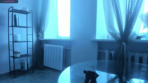 Snapshot of tilliecristello chatting on November 16, 7:14 am Elizabeth Elize online show from November 16, 7:14 am