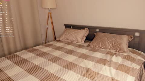 Snapshot of tilliecristello chatting on November 23, 12:38 pm Elizabeth Elize online show from November 23, 12:38 pm