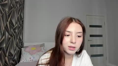 Snapshot of tillly_18 chatting on June 18, 9:09 am tillly_18 online show from June 18, 9:09 am
