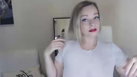 Snapshot of tilly_eliot chatting on December 6, 6:06 pm Tilly online show from December 6, 6:06 pm