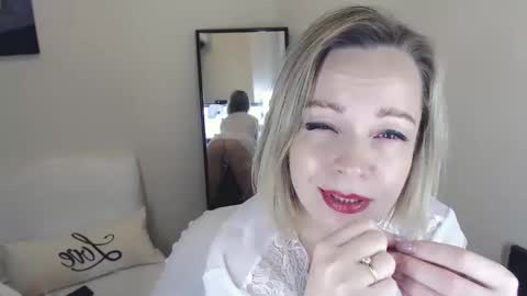 Snapshot of tilly_eliot chatting on December 23, 9:29 pm Tilly online show from December 23, 9:29 pm