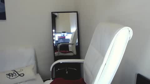 Snapshot of tilly_eliot chatting on January 3, 4:06 pm Tilly online show from January 3, 4:06 pm