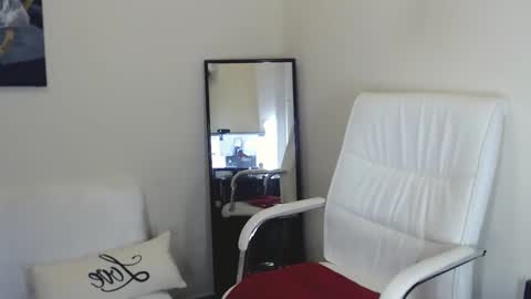 Snapshot of tilly_eliot chatting on January 7, 4:16 pm Tilly online show from January 7, 4:16 pm