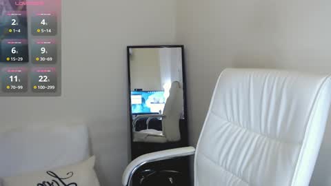 Snapshot of tilly_eliot chatting on January 12, 3:57 pm Tilly online show from January 12, 3:57 pm