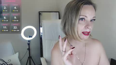 Snapshot of tilly_eliot chatting on February 2, 9:23 pm Tilly online show from February 2, 9:23 pm