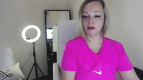 Snapshot of tilly_eliot chatting on February 4, 2:32 pm Tilly online show from February 4, 2:32 pm