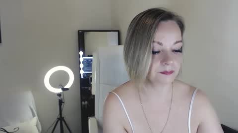 Snapshot of tilly_eliot chatting on February 16, 4:21 pm Tilly online show from February 16, 4:21 pm