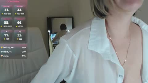 Snapshot of tilly_eliot chatting on February 21, 2:06 am Tilly online show from February 21, 2:06 am
