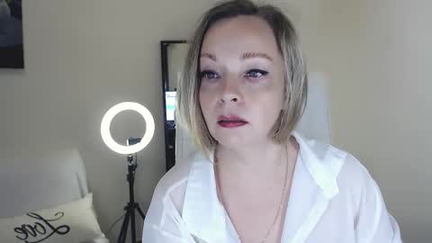 Snapshot of tilly_eliot chatting on March 2, 8:40 pm Tilly online show from March 2, 8:40 pm