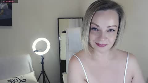 Snapshot of tilly_eliot chatting on March 9, 8:21 pm Tilly online show from March 9, 8:21 pm