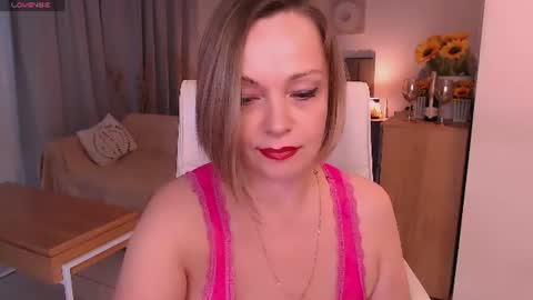 Tilly online show from July 25, 8:50 pm