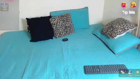 Snapshot of tim_and_sam chatting on November 7, 8:09 pm Timothy and Santy online show from November 7, 8:09 pm