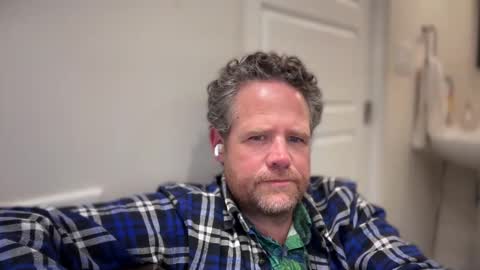 Snapshot of timjcali chatting on November 1, 2:46 am Tim online show from November 1, 2:46 am