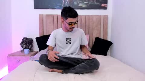 Evans  online show from October 24, 9:33 pm