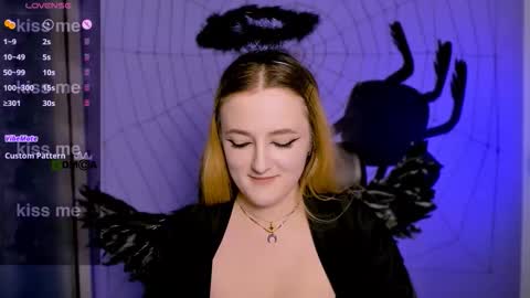 tina_blade_ online show from October 20, 7:14 pm