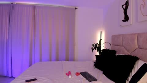 tina_olsen07 online show from June 1, 8:10 pm