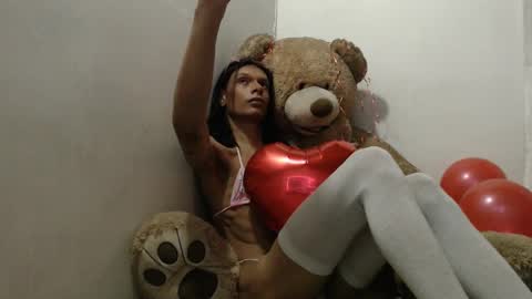 Snapshot of tinaa_williams chatting on February 14, 6:51 pm tinaa_williams online show from February 14, 6:51 pm