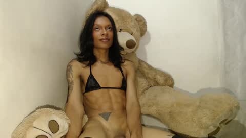 Snapshot of tinaa_williams chatting on February 25, 7:25 pm tinaa_williams online show from February 25, 7:25 pm