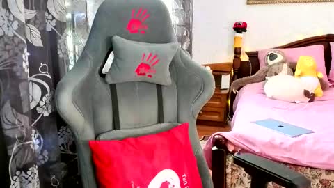 Snapshot of tinabrook chatting on February 20, 6:19 am Tina online show from February 20, 6:19 am