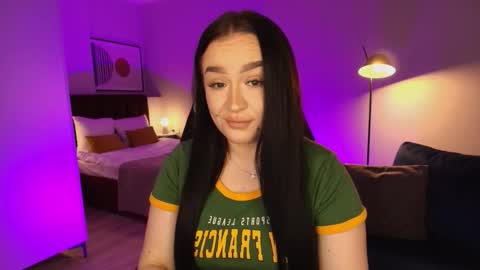 Snapshot of tinafox_ chatting on February 13, 8:43 am hi im curvy babyface girlie Tina online show from February 13, 8:43 am