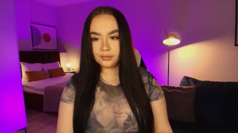 Snapshot of tinafox_ chatting on February 15, 8:13 am hi im curvy babyface girlie Tina online show from February 15, 8:13 am