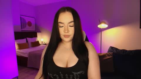 Snapshot of tinafox_ chatting on February 22, 8:02 am hi im curvy babyface girlie Tina online show from February 22, 8:02 am